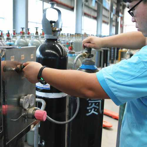 專業技術人員檢驗、檢測氣體